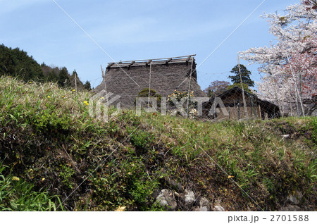 わらぶきの家と青空 わらぶきの家と青空 2701588