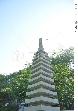 三浦半島の海宝寺の十三重石塔 三浦半島の海宝寺の十三重石塔 2702471