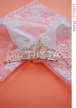 ティアラと薔薇刺繍のハンカチ ティアラと薔薇刺繍のハンカチ 2713941