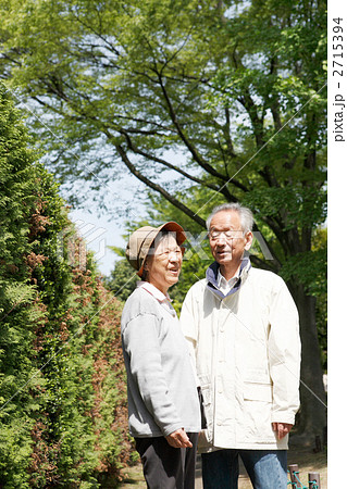 笑顔の老夫婦 2715394