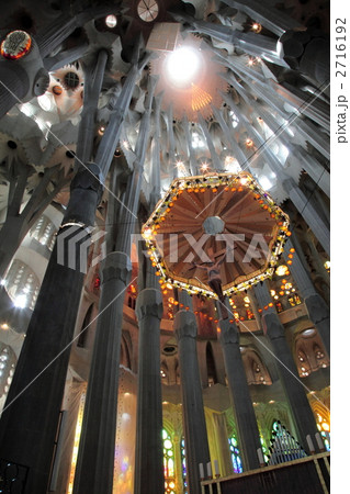 サグラダ・ファミリアの内装 2716192