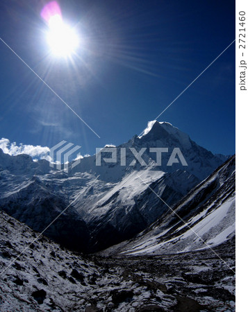 アンナプルナ・ベースキャンプ近くから見るマチャプチャレ 2721460