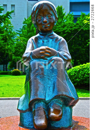 赤い靴履いてた女の子」の像（山下公園／神奈川県横浜市中区）の写真