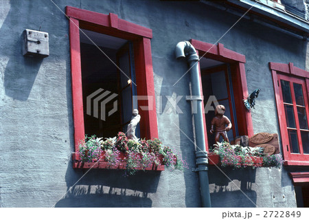 65927　窓辺の花 2722849