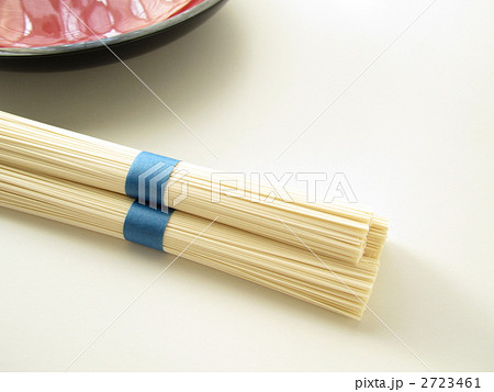 そうめん【白背景・アップ・コピースペース】 2723461