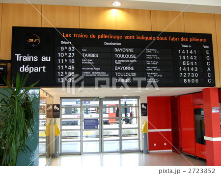 ルルド駅の出発案内 2723852