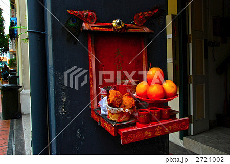 チャイナタウンの「お供え物」(シンガポール) チャイナタウンの「お供え物」(シンガポール) 2724002