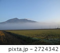秋、朝霧に筑波山 2724342