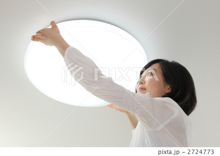 照明と女性 2724773