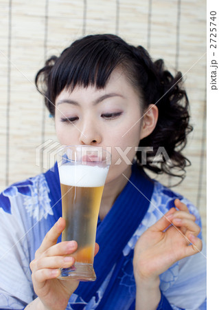 ビールと女性 ビールと女性 2725740