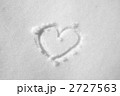 雪上のハートマーク 2727563