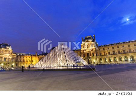パリ　ルーブル美術館 2731952