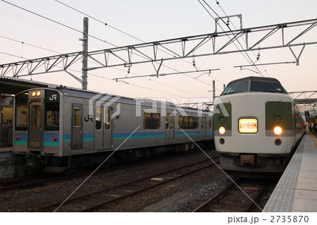 2735870