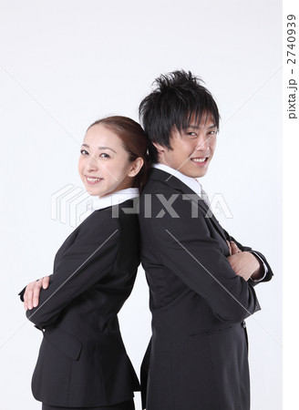 リクルートスーツの男女 2740939