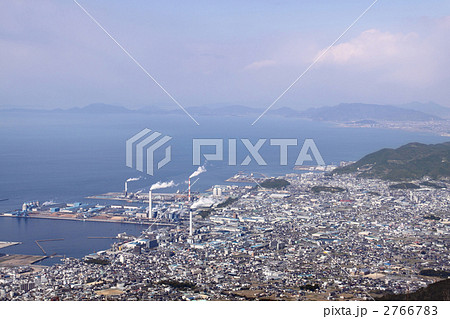 翠波峰から望む四国中央市中心部。遠景は観音寺市・三豊市。 翠波峰から望む四国中央市中心部。遠景は観音寺市・三豊市。 2766783