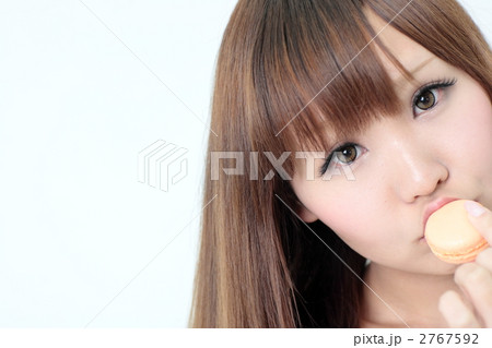 女性とマカロン 2767592