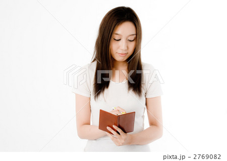手帳と女性 2769082