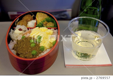 シャンパン付き機内食 シャンパン付き機内食 2769557