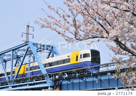 桜咲く上総湊と特急さざなみ 2771174