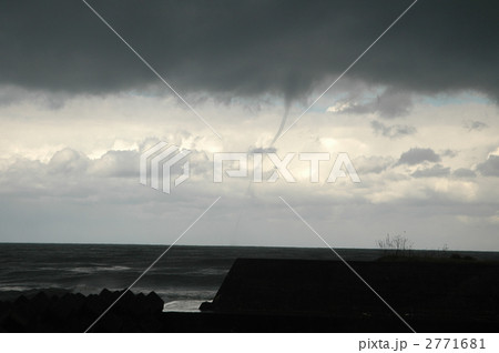 海に現れた竜巻 2771681