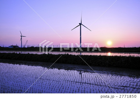 庄内町・風力発電夕景 2771850
