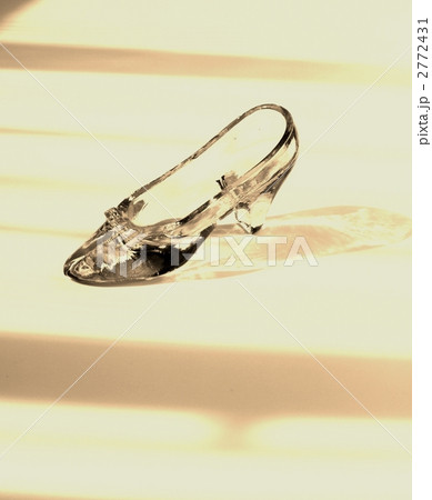 ガラスの靴、アンティーク、モノクロ 2772431