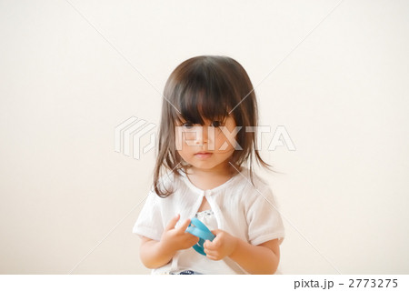 不安げな子供 2773275