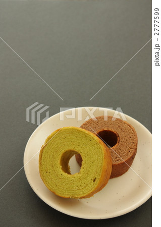 抹茶とチョコのバウムクーヘン(黒バック) 抹茶とチョコのバウムクーヘン(黒バック) 2777599