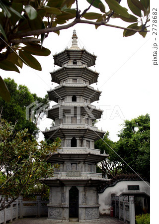 沖縄・那覇市の中国式庭園「福州園」の石塔 沖縄・那覇市の中国式庭園「福州園」の石塔 2778682