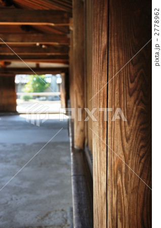 法隆寺・東院回廊の柱 2778962