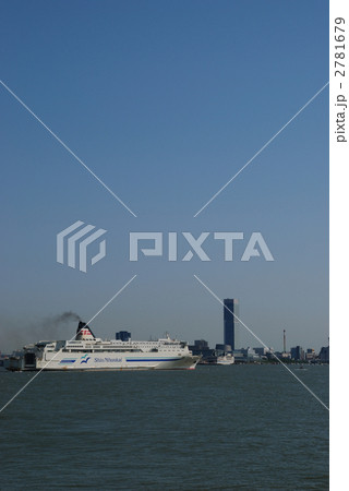 新潟港に入港する大型フェリーしらかば 2781679