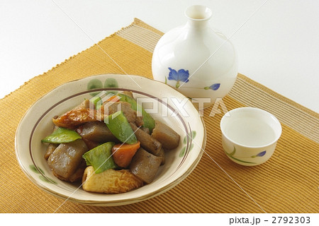 日本酒と筑前煮 日本酒と筑前煮 2792303
