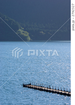 芦ノ湖と桟橋 2792327