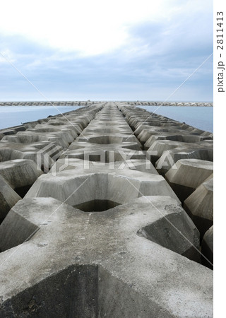 海岸に並ぶテトラポット 2811413
