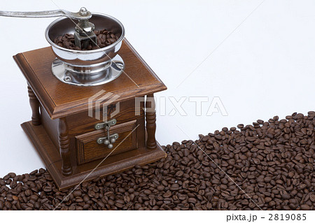 コーヒー豆とコーヒーミル 2819085