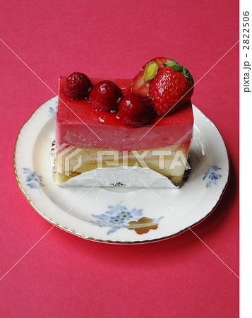苺ムース ケーキ 赤色の写真素材