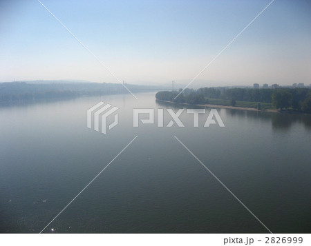 セルビア　ノヴィ・サド　ドナウ川 2826999