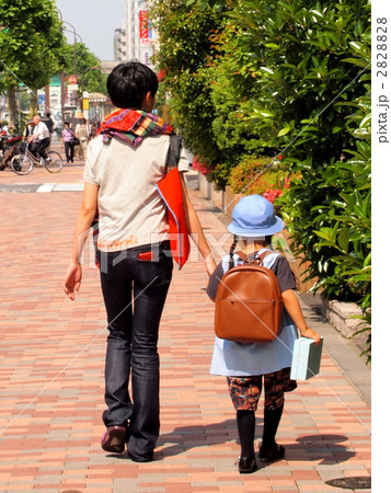 幼稚園の帰り道 幼稚園の帰り道 2828828