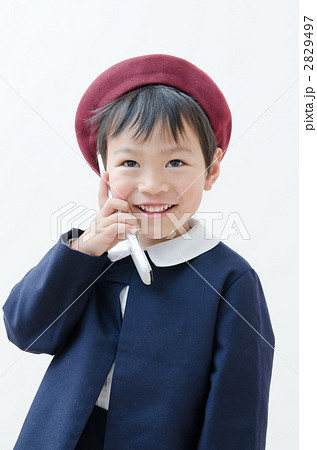 制服を着た幼稚園児の男の子の写真素材