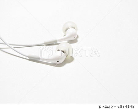 イヤホン【趣味・音楽イメージ】【白背景・コピースペース】 イヤホン【趣味・音楽イメージ】【白背景・コピースペース】 2834148