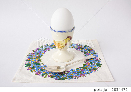 卵立てとシルバースプーン 2834472