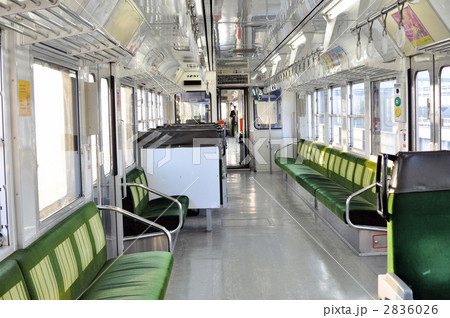早朝の列車の室内 2836026