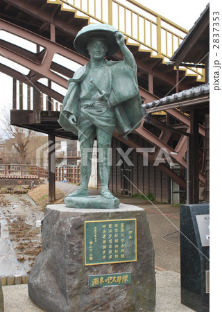 潮来の伊太郎 像 銅像の写真素材