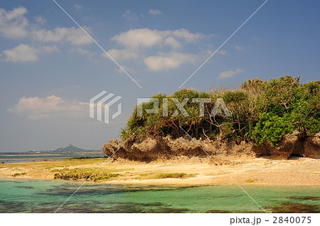 備瀬崎から伊江島を望む 備瀬崎から伊江島を望む 2840075