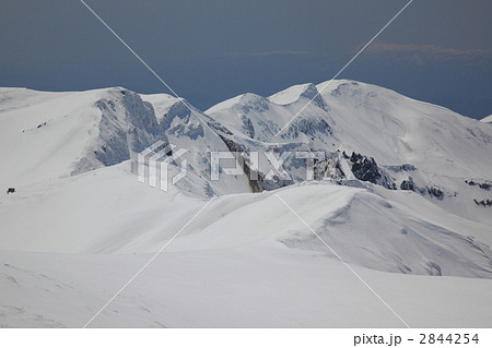 雪景色の上ホロカメットク山と三峰山 2844254