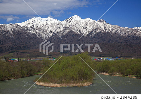 春　空知川と芦別岳 01 2844289