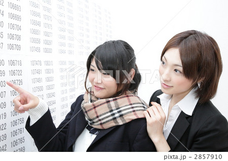 受験　女子高生　合格発表　イメージ　モデル：山口藍＆星沙織 2857910