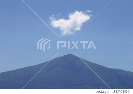 姫神山と青空 2870836