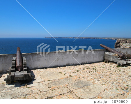 ポルトガル サグレス岬からサン ヴィセンテ岬を望むの写真素材