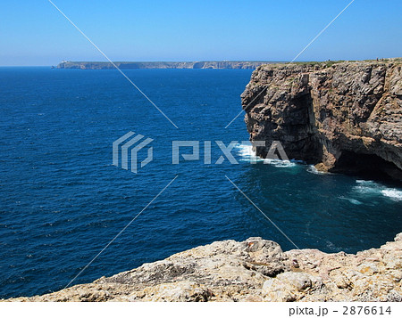 ポルトガル サグレス岬からサン ヴィセンテ岬を望むの写真素材